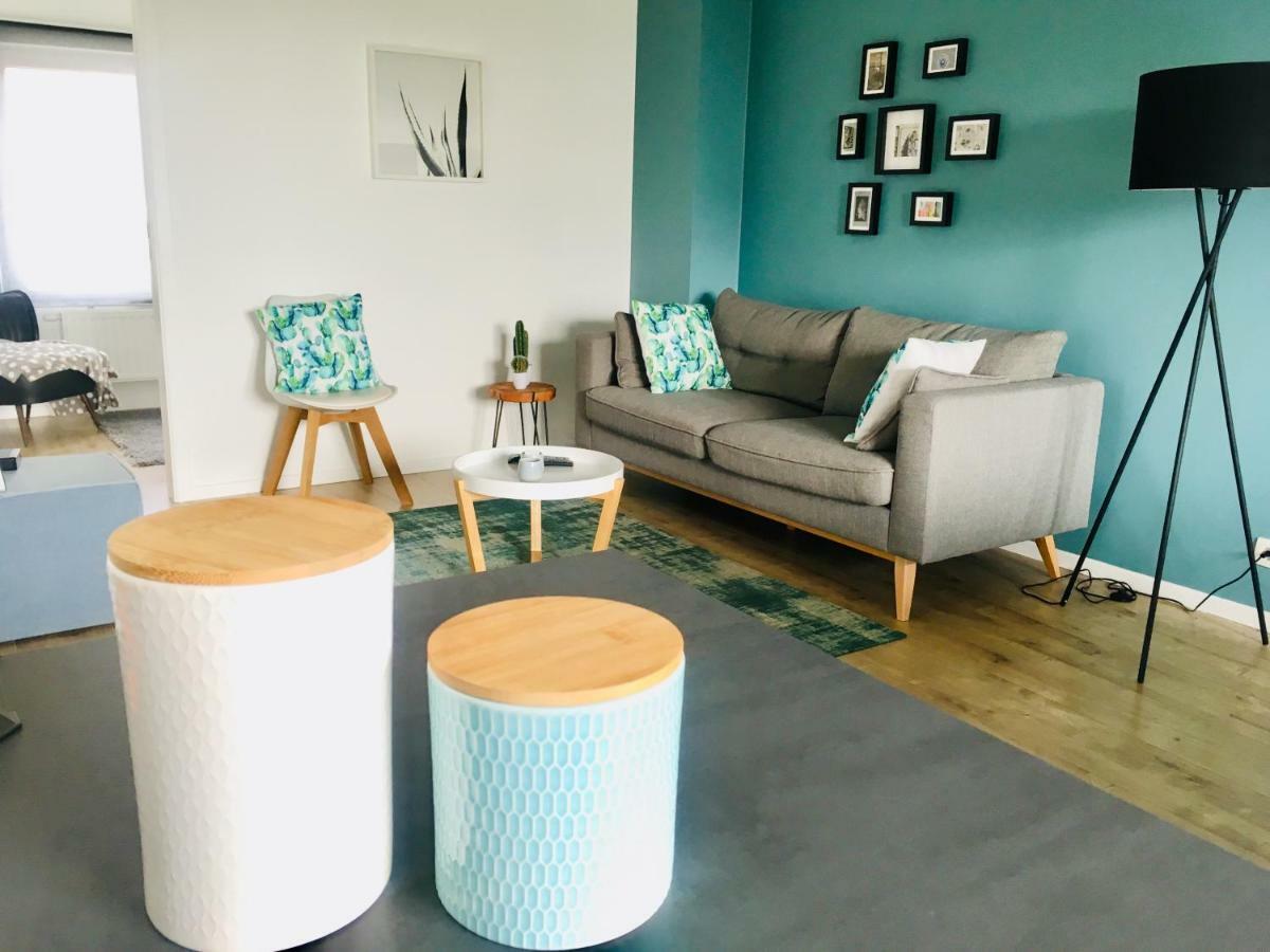 Living5 Apartment *